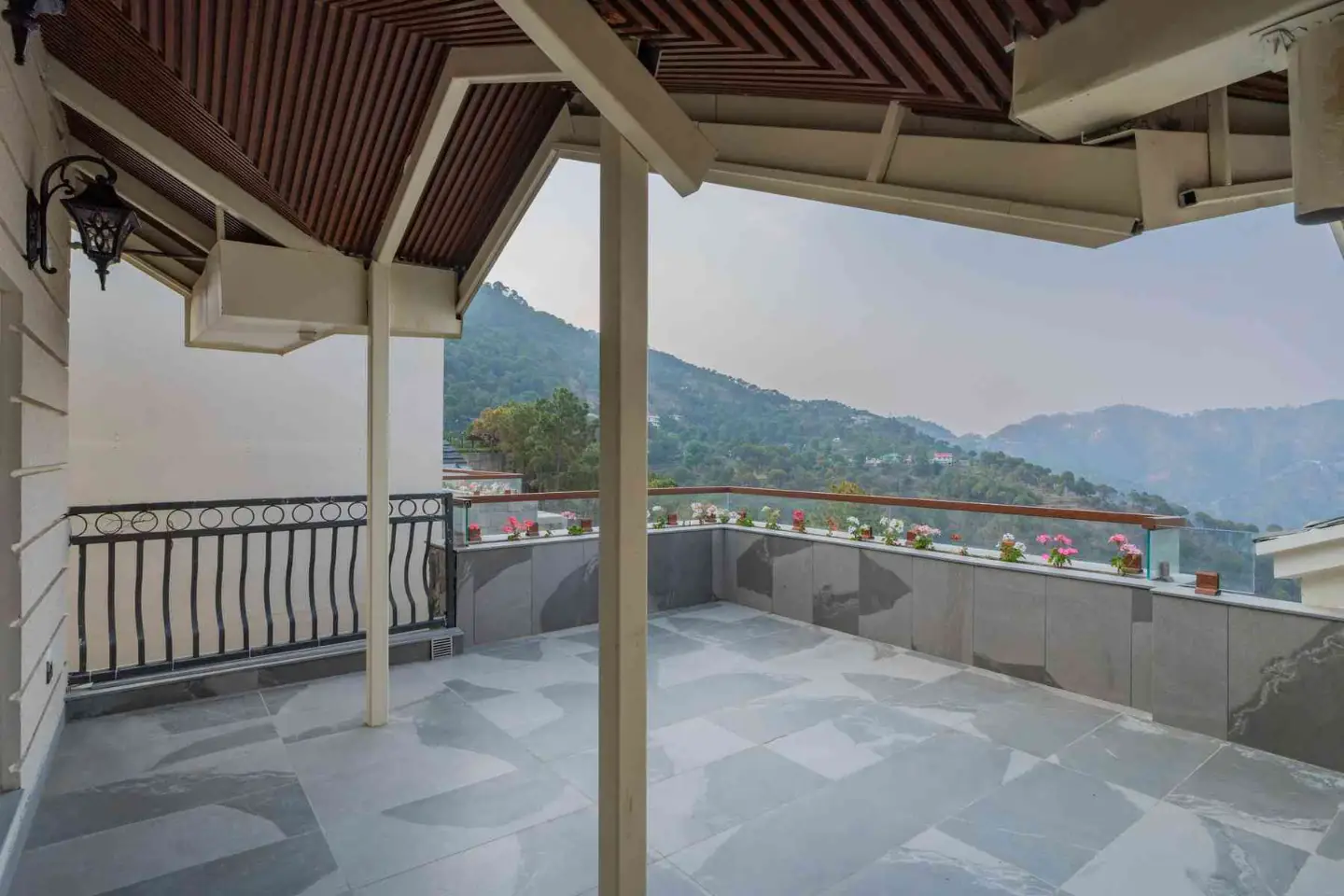 Royce Cottage | Luxe Hilltop 4-BHK Retreat With Indoor Bar, Terrace & Scenic Views