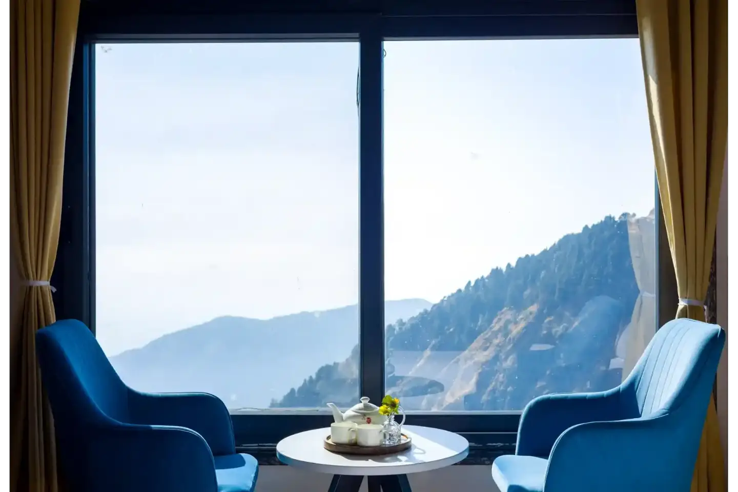 Retreat With Balcony, Fireplace & Scenic Views