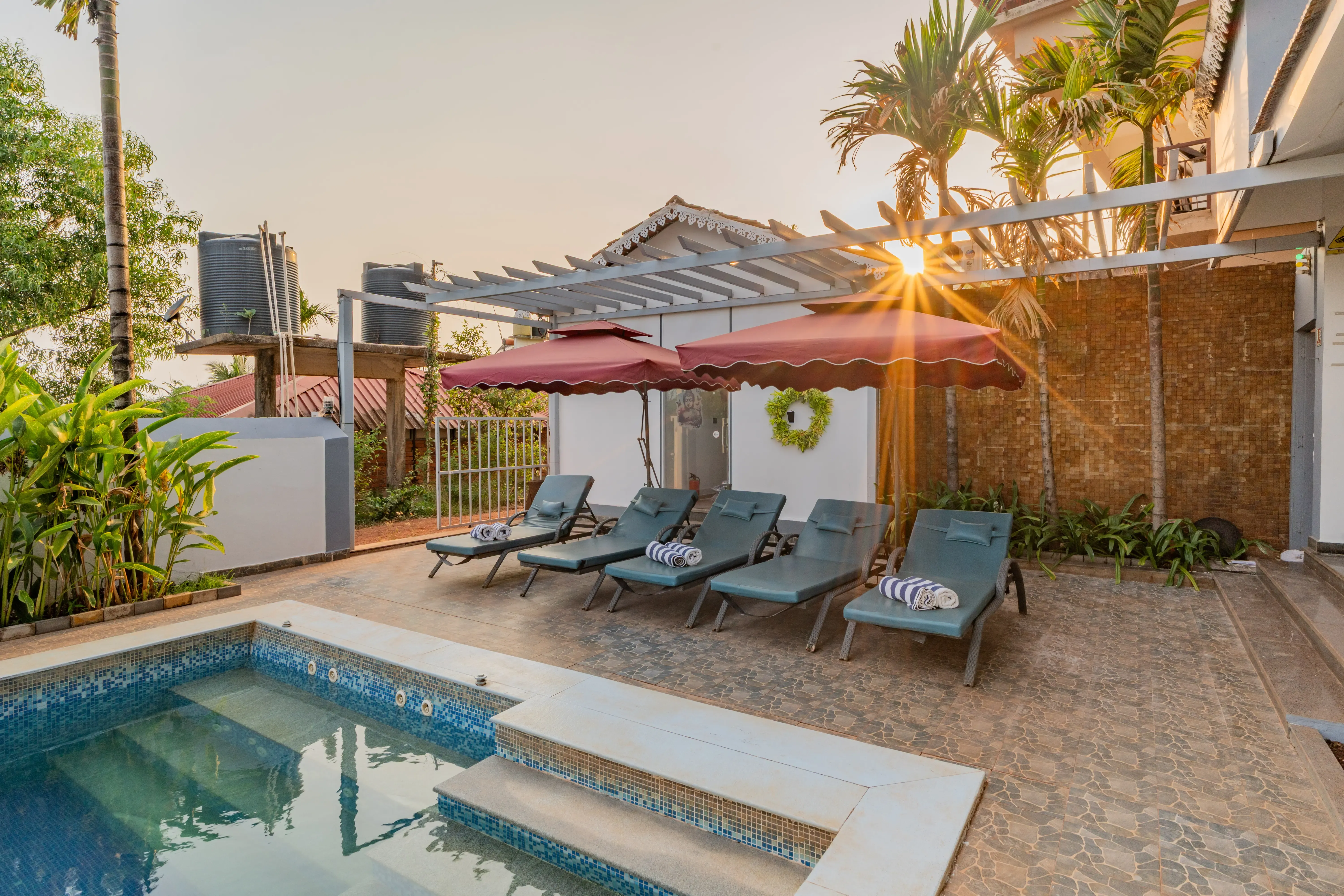 Gracias Seaora | Pet-friendly Retreat With Bathtub, Common Pool, & Restro, Close to Ashwem Beach