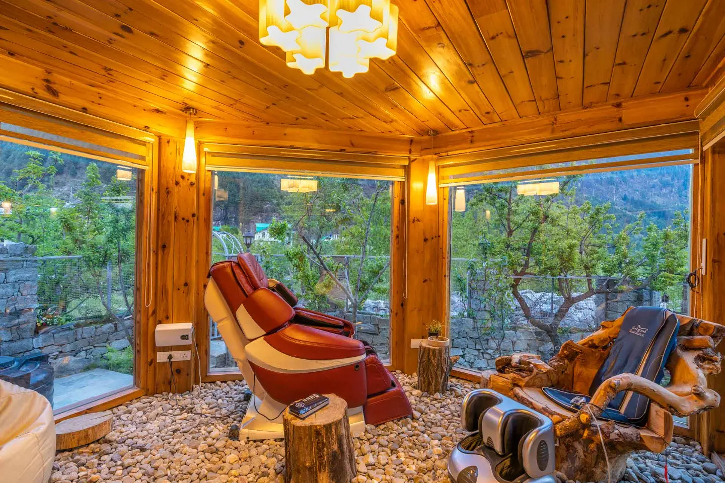 ChaletShanagManali- 4 BR Chalet