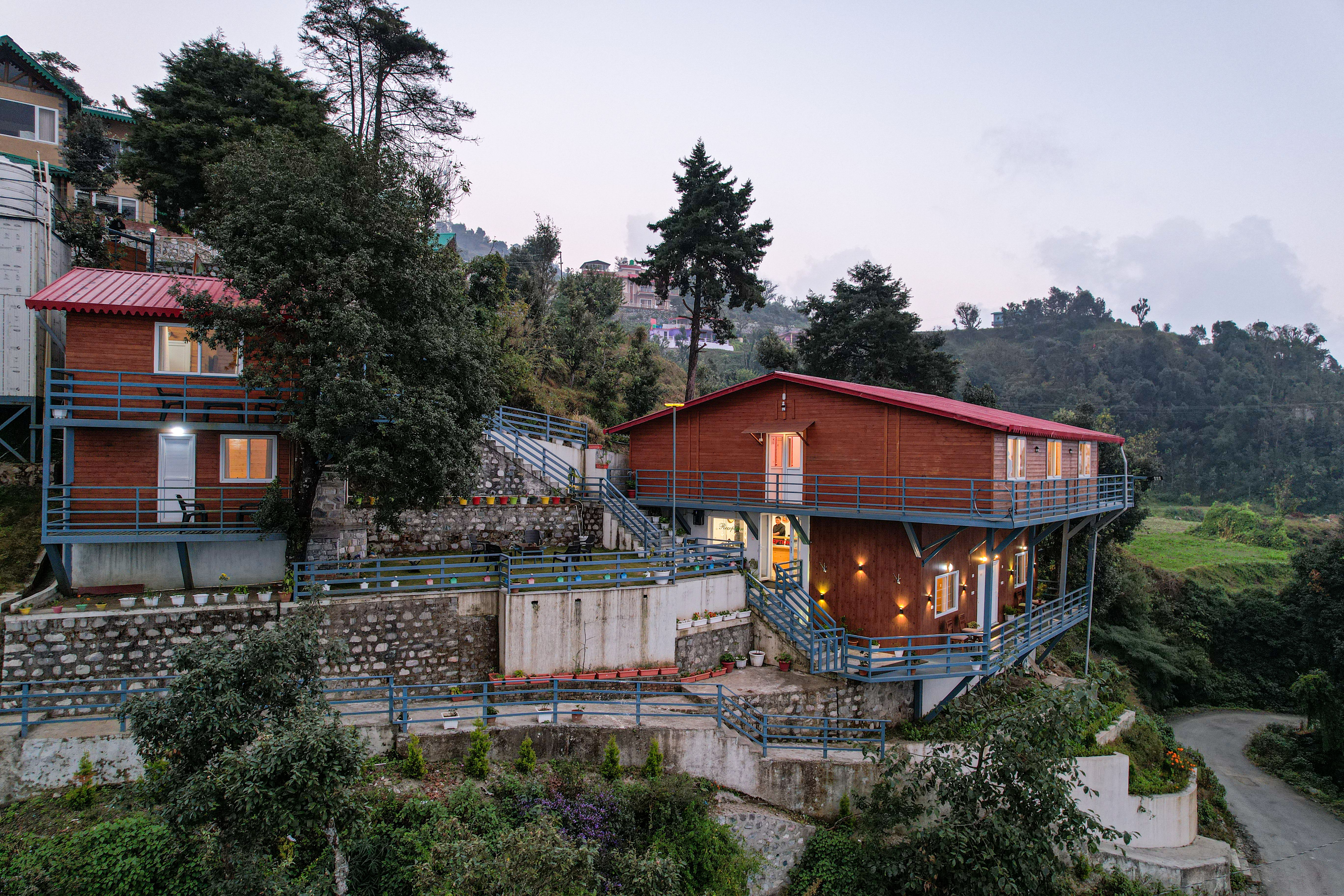 The Urban Escape Harmony | Hillside Duplex Family Cottage With Views Near Trekking points
