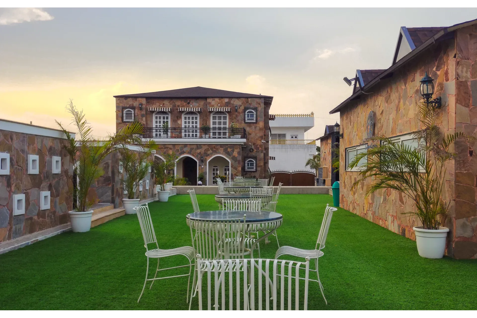 Oakwood Villa | 3-BHK | Pvt Pool | Lush Garden | Party Hall - Image 5