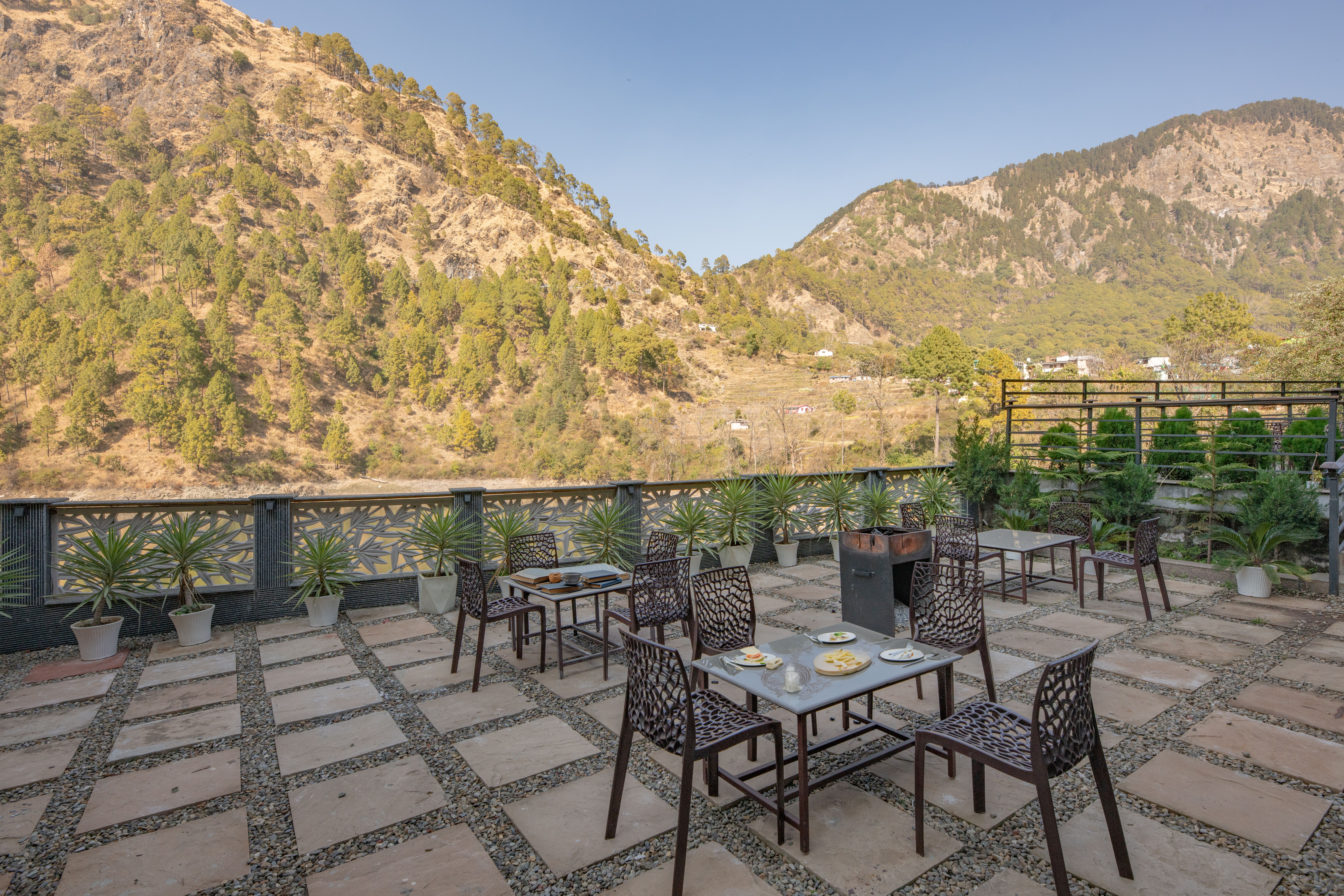 Lakefront Escape | Charming 2-room Suite with Sit-out area, Lake Views & Outdoor deck - Image 4