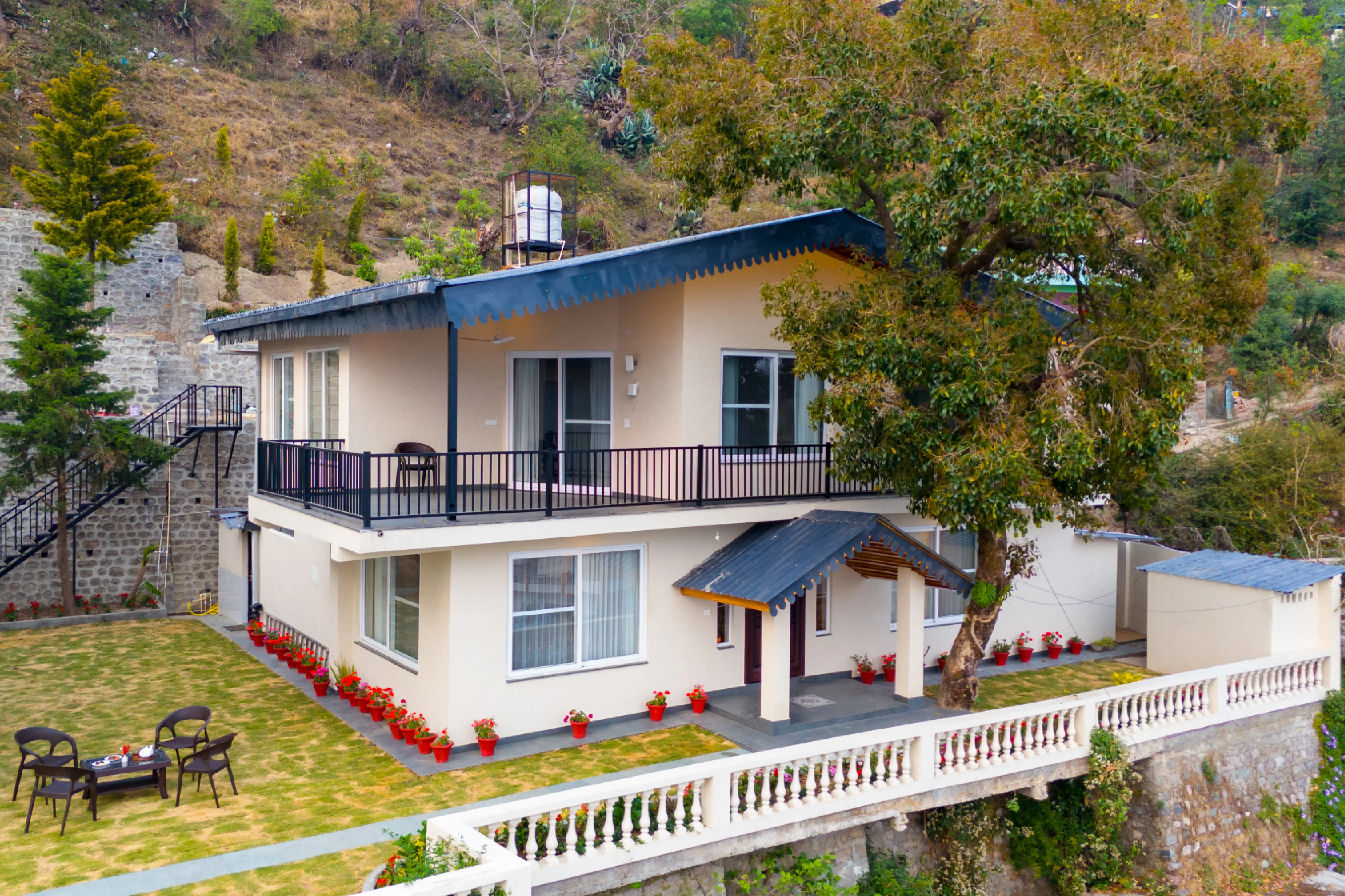 Twin Chalets | 4-BHK Pet-friendly Escape With Valley-facing lawn, Terrace & 2 Living Rooms - Image 2