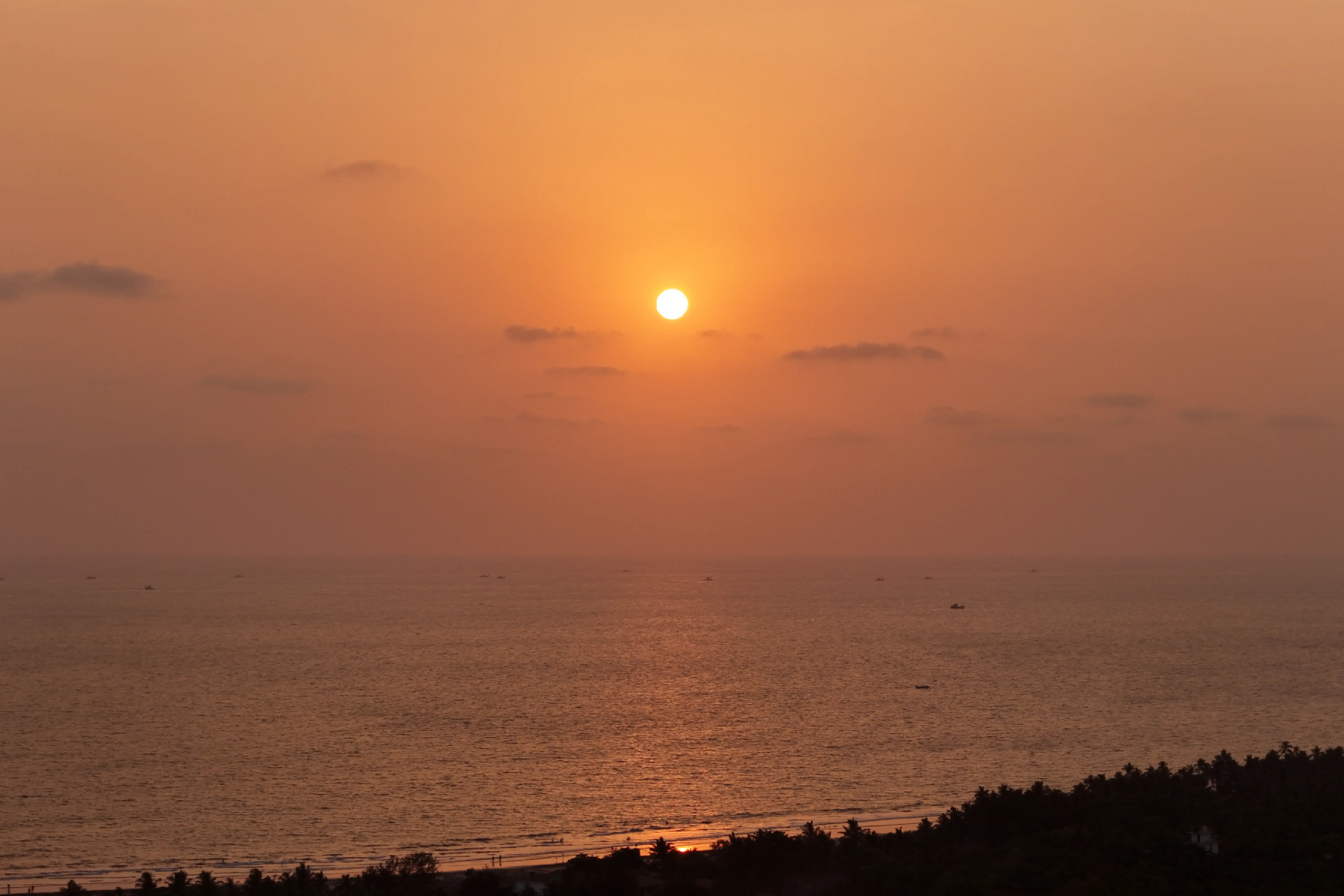 Gracias Seaora | Pet-friendly Retreat With Bathtub, Common Pool, & Restro, Close to Ashwem Beach