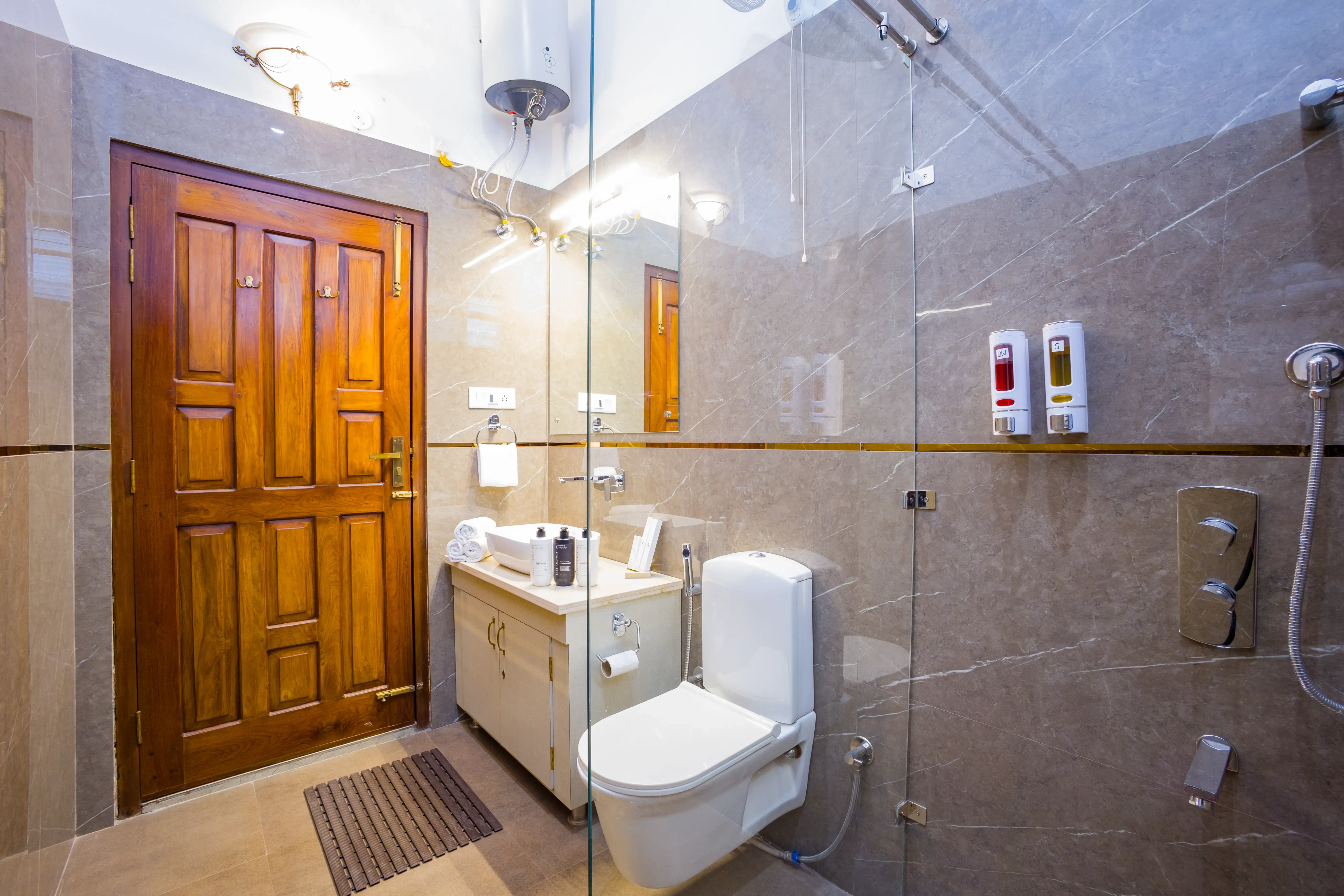 Farm Naturelle | Pet-friendly 3-BHK Farmhouse Near Jim Corbett With Garden, Terrace & Orchards 