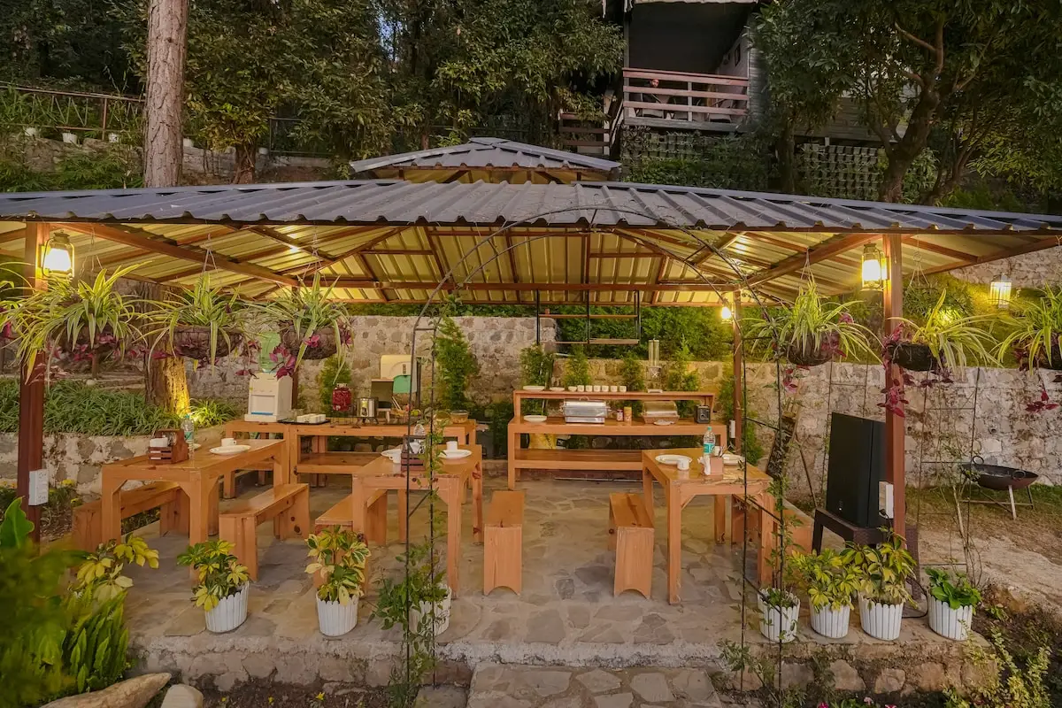 The Flamingo - Treehouse with ensuite Jacuzzi