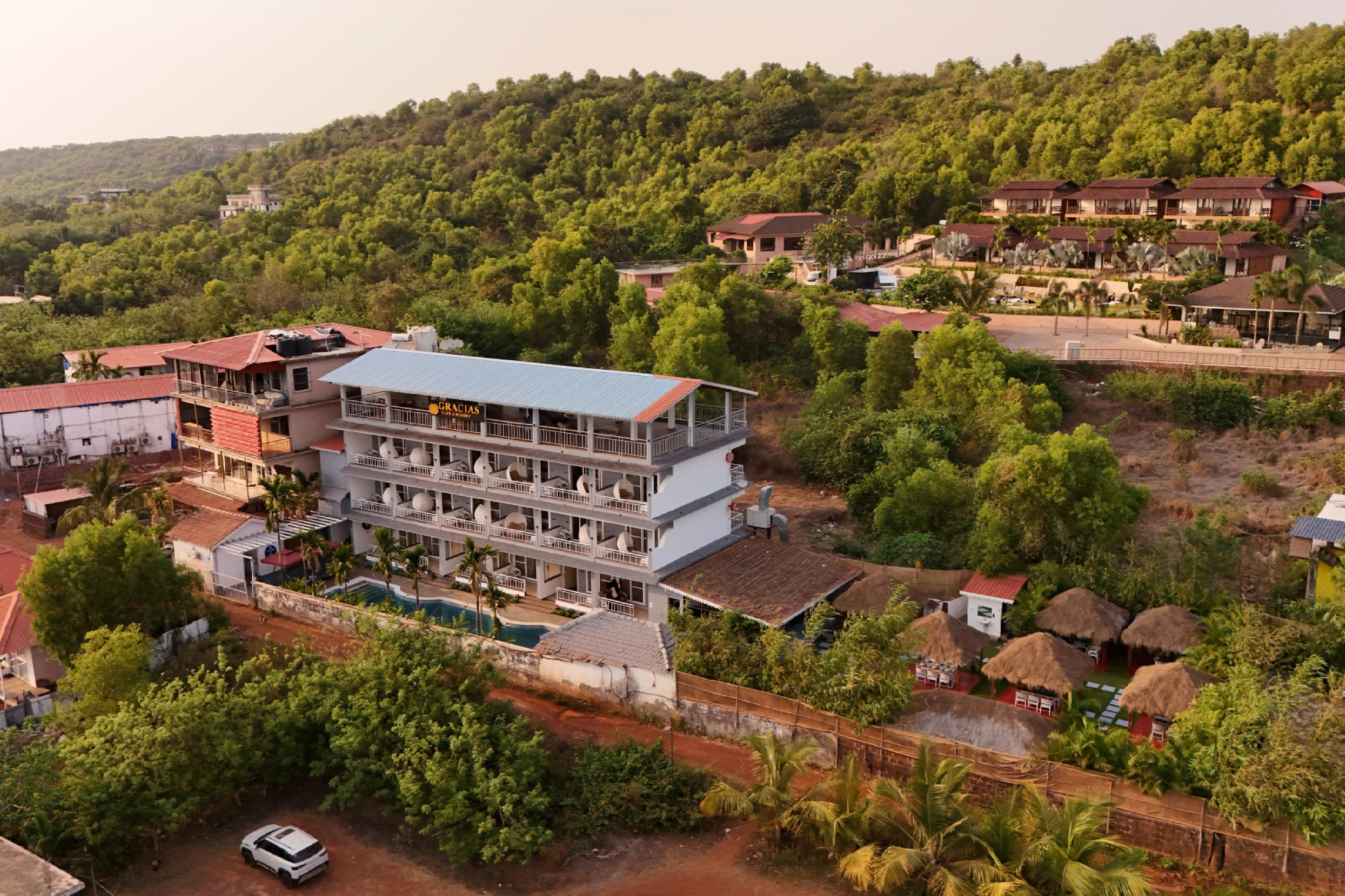 Gracias Seaora | Pet-friendly Retreat With Bathtub, Common Pool, & Restro, Close to Ashwem Beach