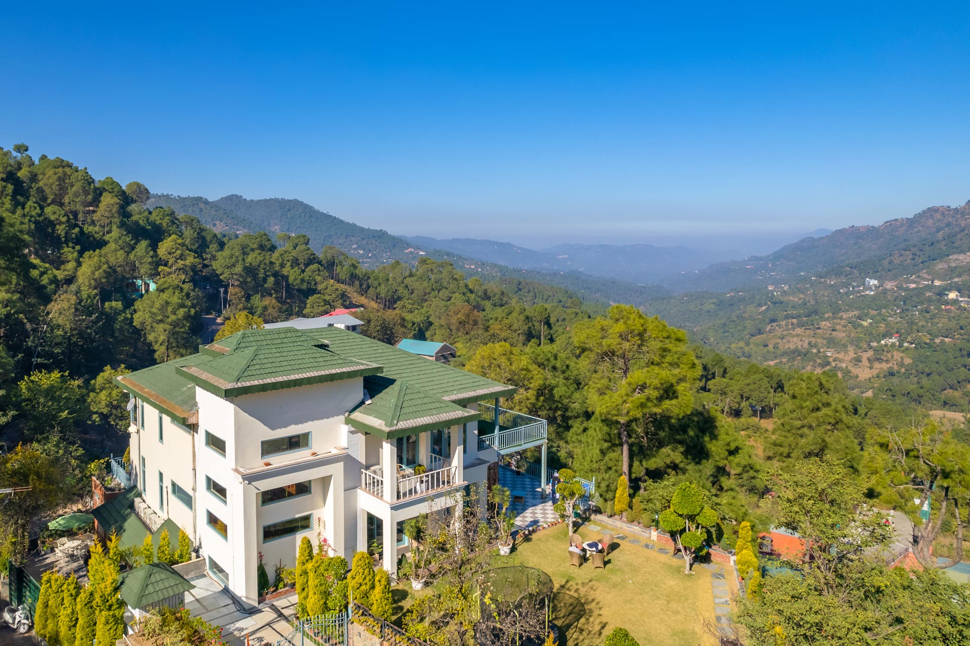 Haze @ Aykon Estate W/ Outdoor Pool - Image 2