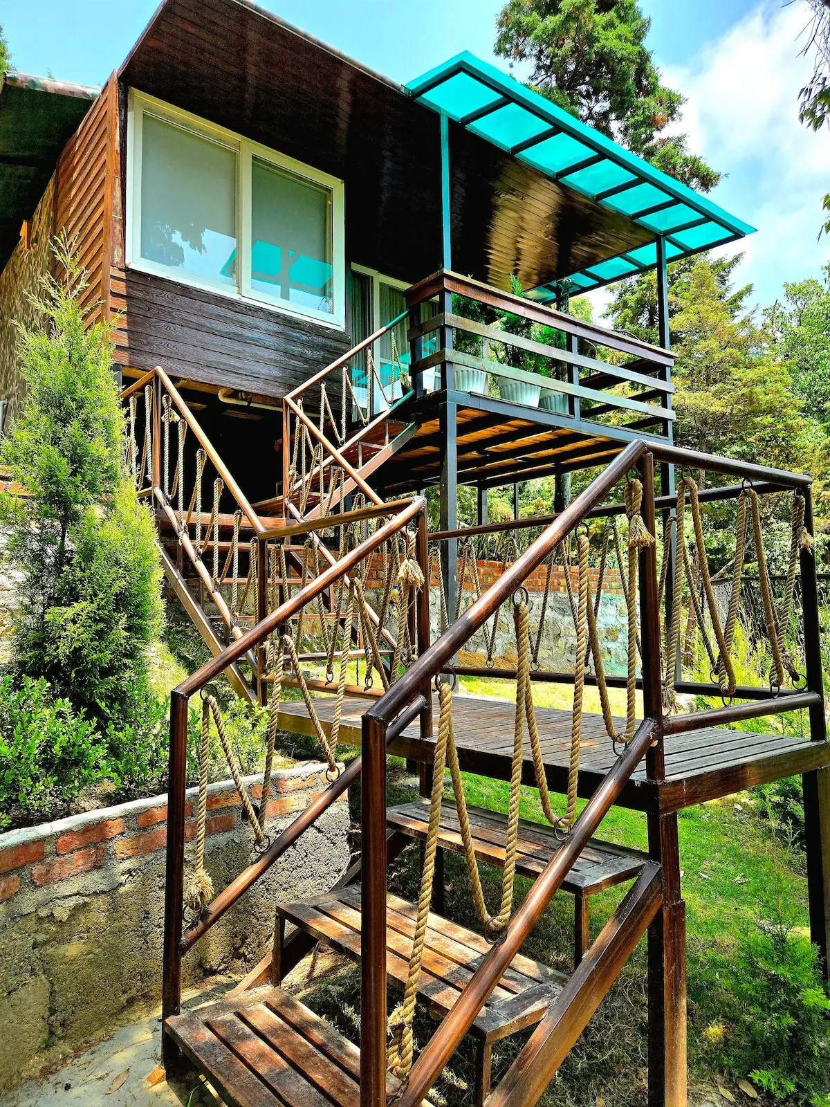 The Flamingo - Treehouse with ensuite Jacuzzi